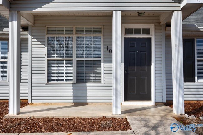 Building Photo - 103 N W Sugar Bluff Ln