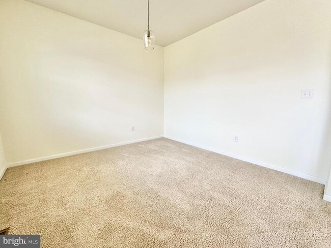 Building Photo - 122 S Marshview Terrace