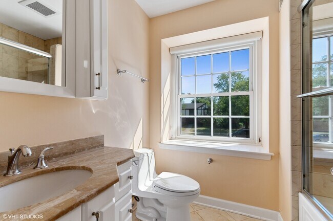 Building Photo - 2230 White Oak Dr