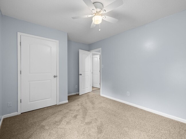 Building Photo - Beautiful 4 Bedroom Home with Bonus Room and Fenced Yard