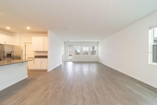 Building Photo - 2898 Armstrong Ave