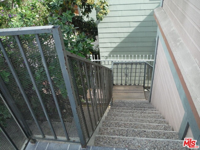 Building Photo - 1805 W 12th Pl