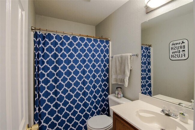 Building Photo - 113 Windsor-