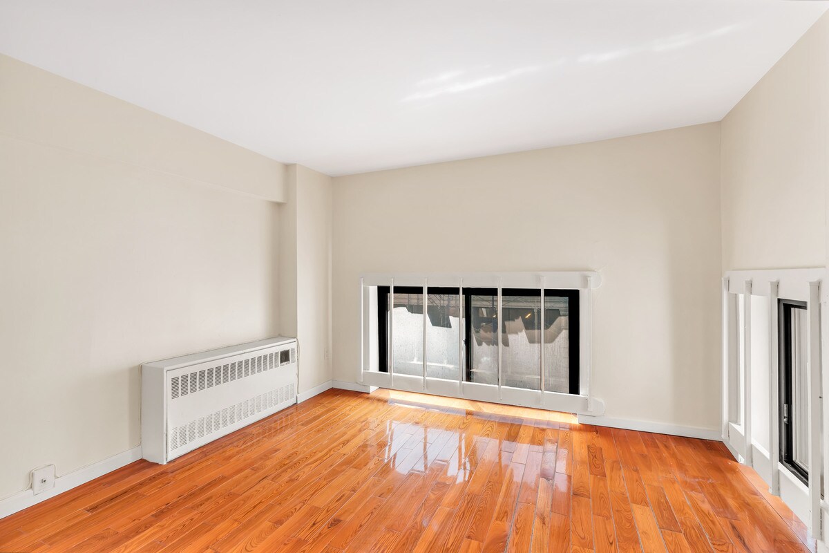 Building Photo - 5 E 32nd St