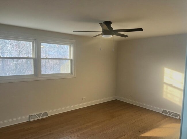 Building Photo - 8611 Lakewood Ave