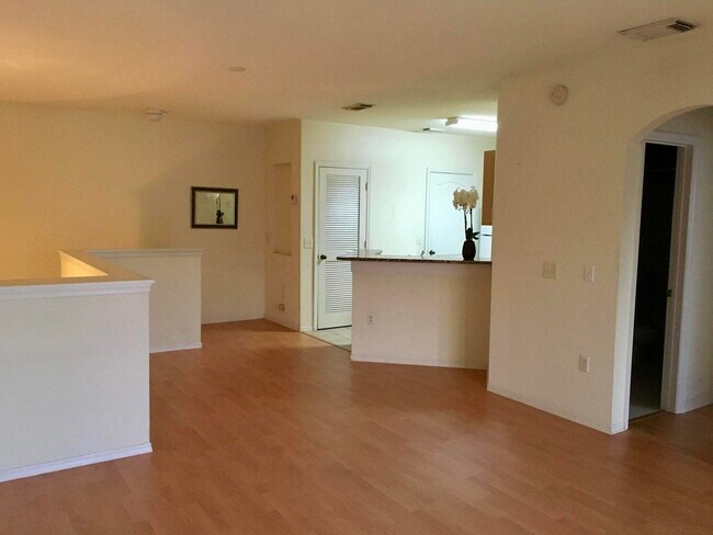 Building Photo - 1802 Belmont Pl