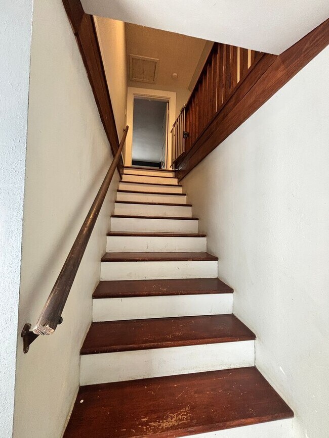 Building Photo - 312 S Valentine St