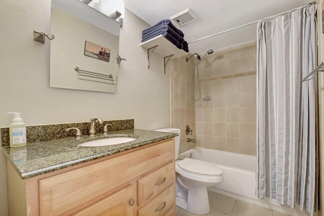 Building Photo - 950 Lavers Cir