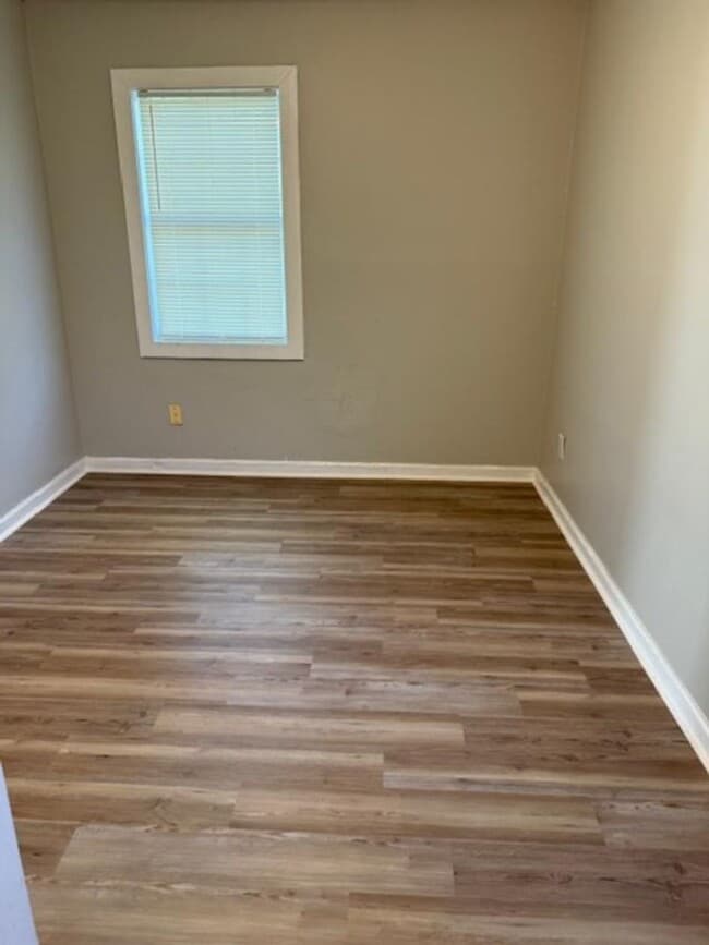 Building Photo - Completely Renovated House in central location