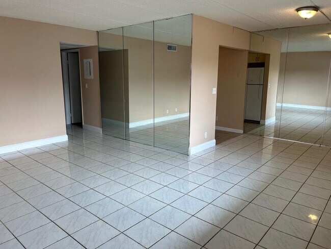 Building Photo - 2200 Springdale Blvd