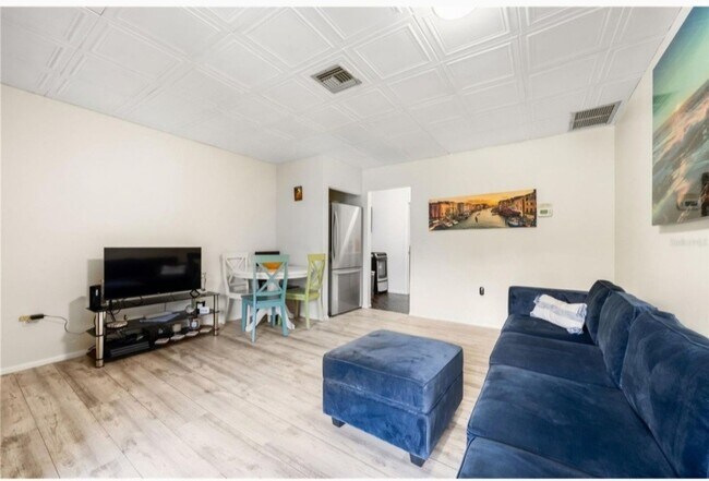 Building Photo - 1 Bedroom Condo in Bunker Oaks, Longmeadow