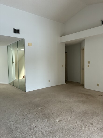 Building Photo - 3226 Laurel Oaks Ln