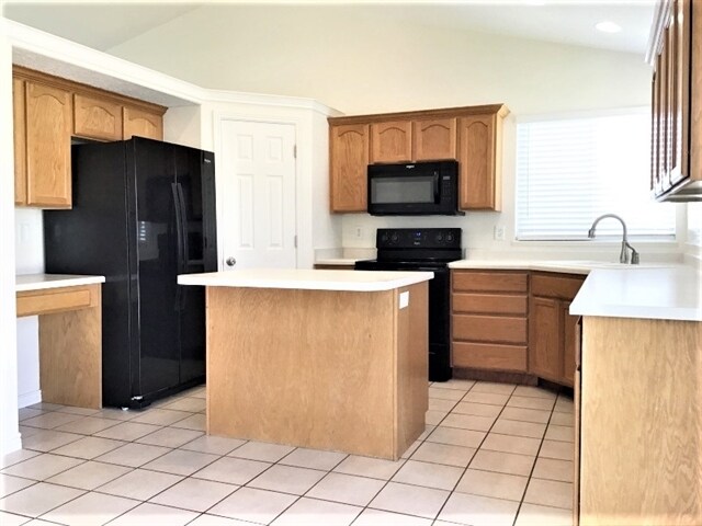 Building Photo - 2602 W 4050 S