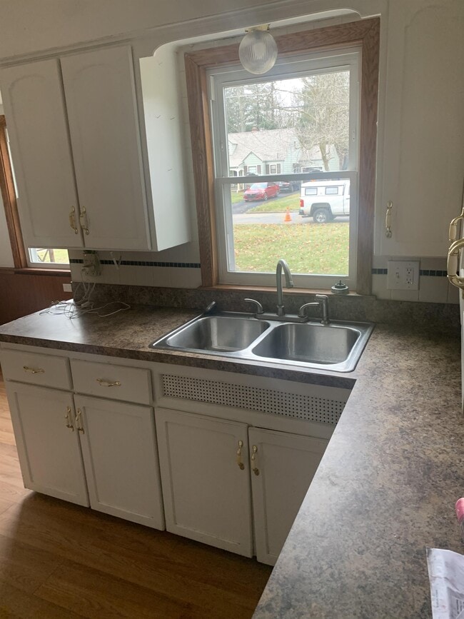 Building Photo - 131 Forest-Park Dr