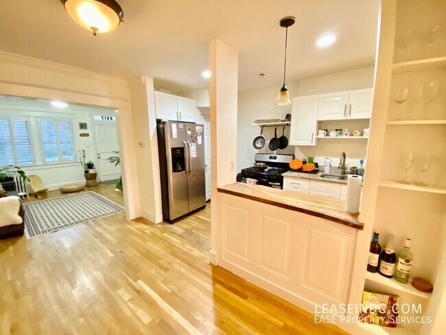 Building Photo - 2517 3rd St NE