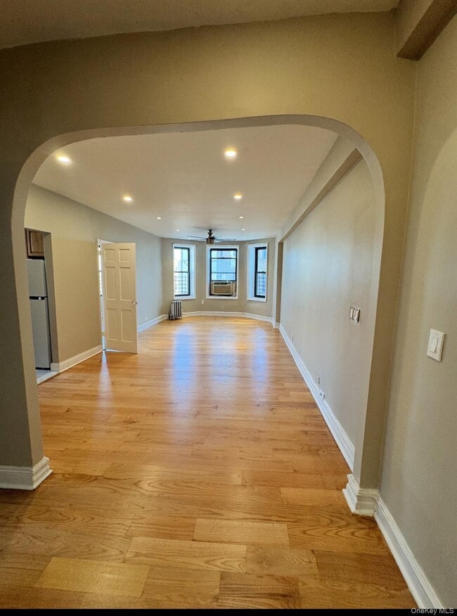 Building Photo - 754 Brady Ave