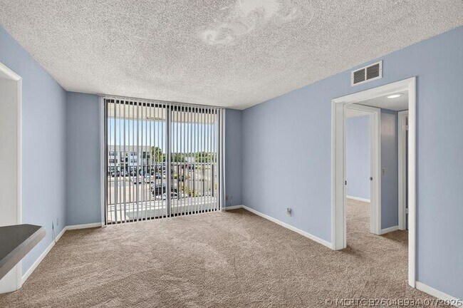 Building Photo - 724 Executive Center Dr