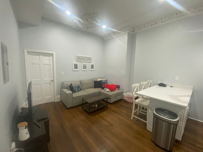 Unit 2 - 473 Massachusetts Ave