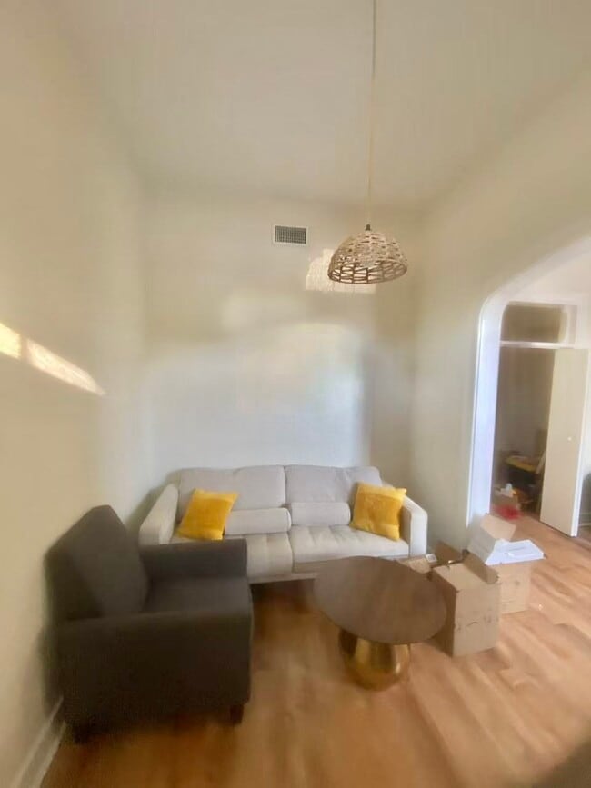 Building Photo - 1427 Church St