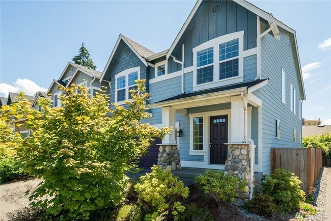 Building Photo - Spacious 3 Bed, 3 Bath Home in Lynnwood with Fenced Yard and Deck