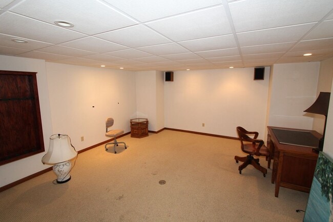 Building Photo - Incredible home on a private & secluded lot.