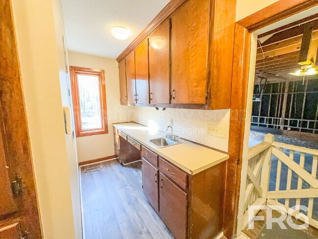 Building Photo - 1228 Forest Acres Dr