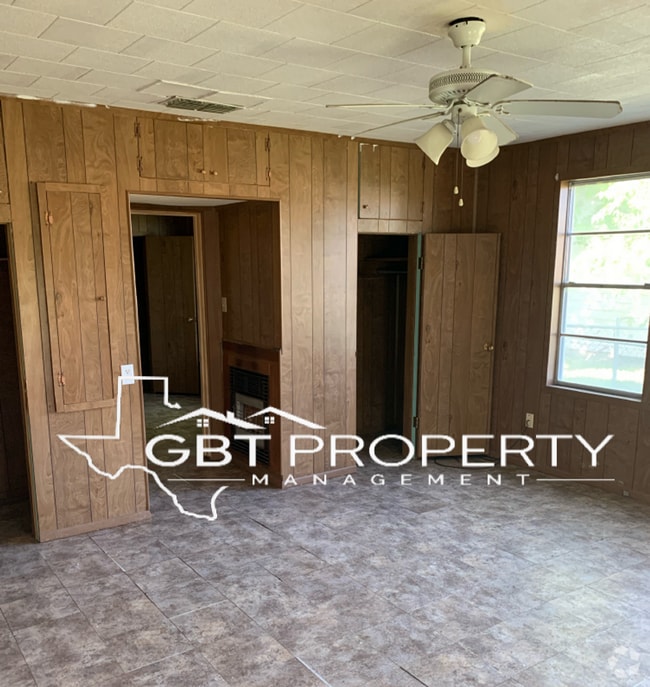 Building Photo - Single Family Home 3 Bedroom 1 Bath!