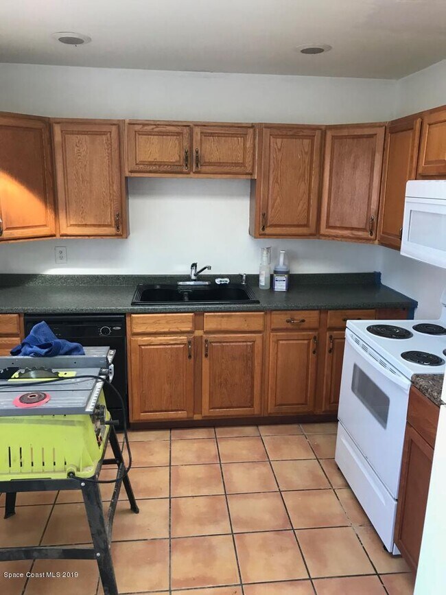 Building Photo - 291 6th Dr SW