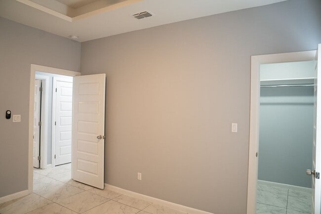 Building Photo - 1019 N Blair Ave