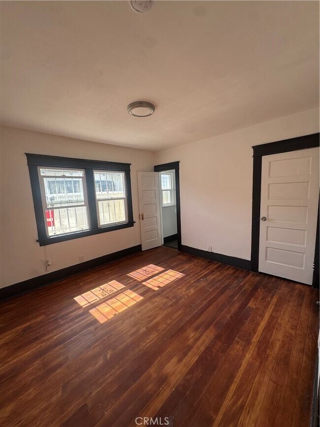 Building Photo - 146 W 58th St