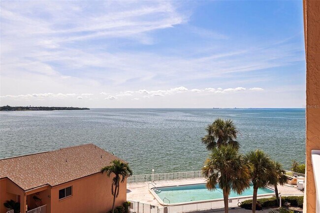Building Photo - 7430 Sunshine Skyway Ln S