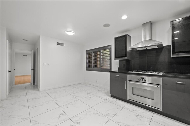 Building Photo - Stunning Remodeled 3-Bedroom Home in Prime...