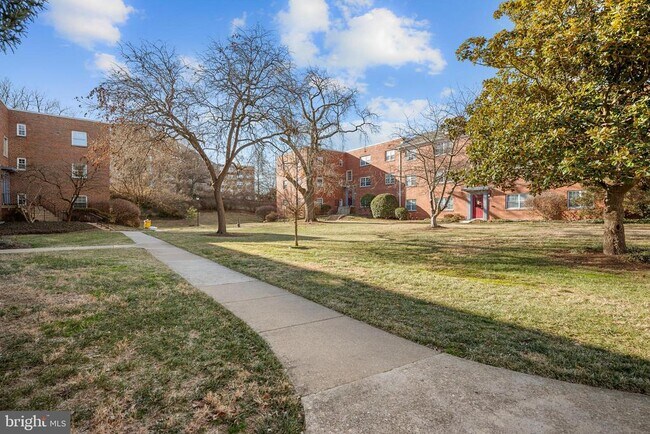 Building Photo - 5310 8th Rd S