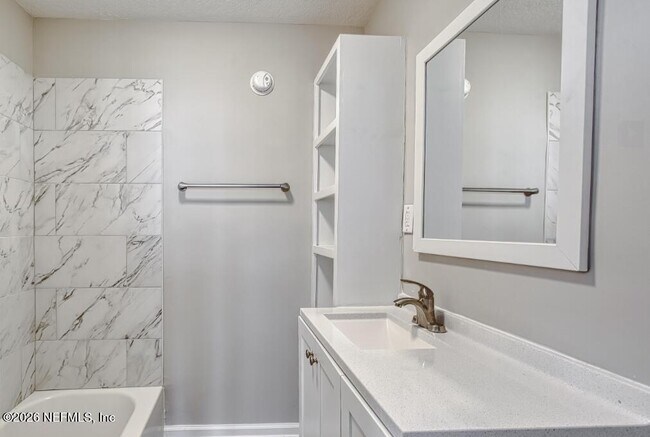 Building Photo - 2819 Oak St