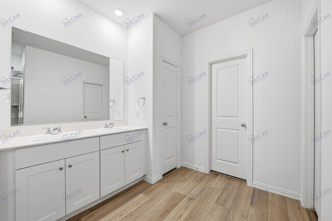 Building Photo - 10037 Little Tree Ln