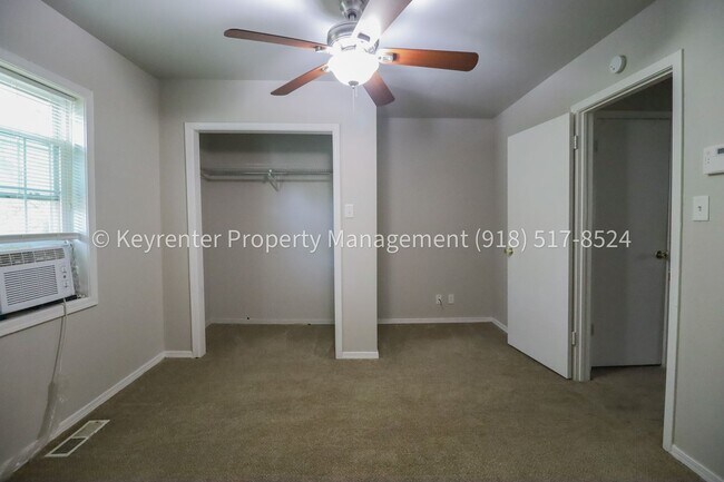 Building Photo - 2144 N Garrison Pl