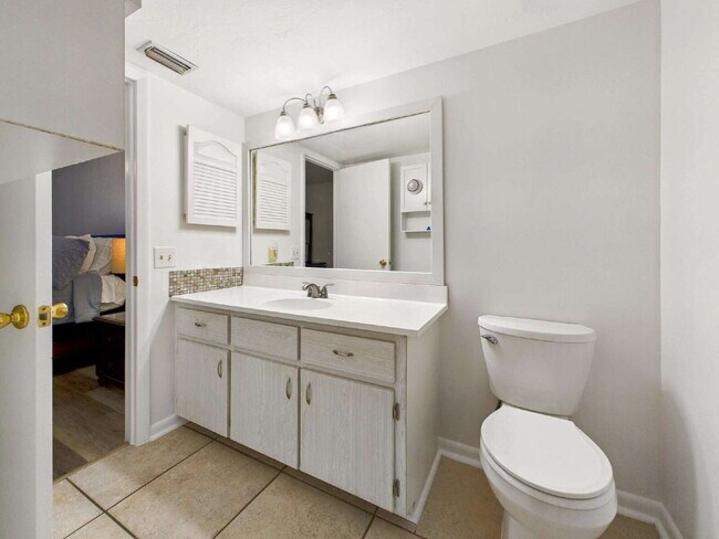 Building Photo - Furnished 2BR/2BA Pine Haven Condo with Pr...