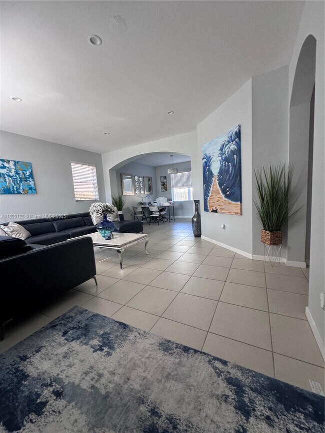 Building Photo - 25001 SW 118 Ct