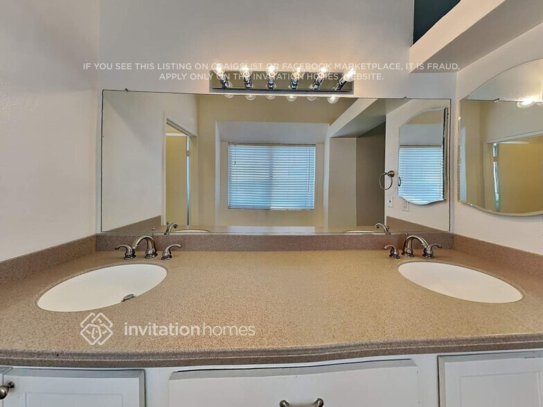Building Photo - 22842 White Pine Pl