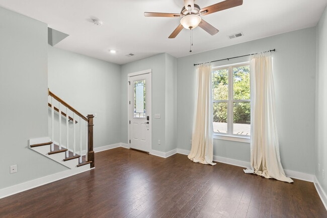 Building Photo - 1106 Stratford Ave