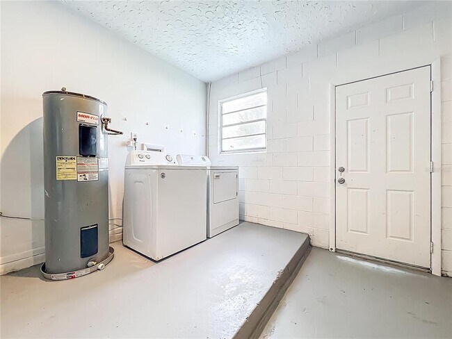 Building Photo - 7609 Winter Shade Dr