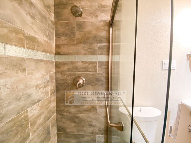 Building Photo - Super Charming 2 Bedroom 2 Bathroom Townhouse