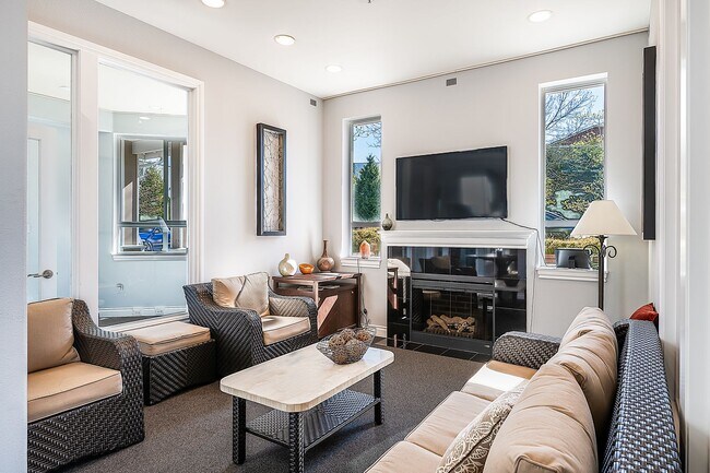 Building Photo - BOTHELL 2 BED, 2 BATH CORNER CONDO FOR REN...