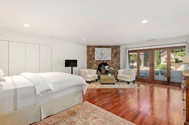 Building Photo - 937 Camino Viejo Rd