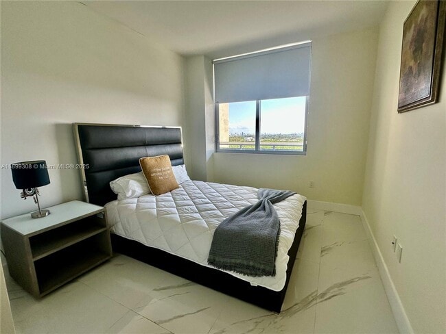 Building Photo - 16385 Biscayne Blvd