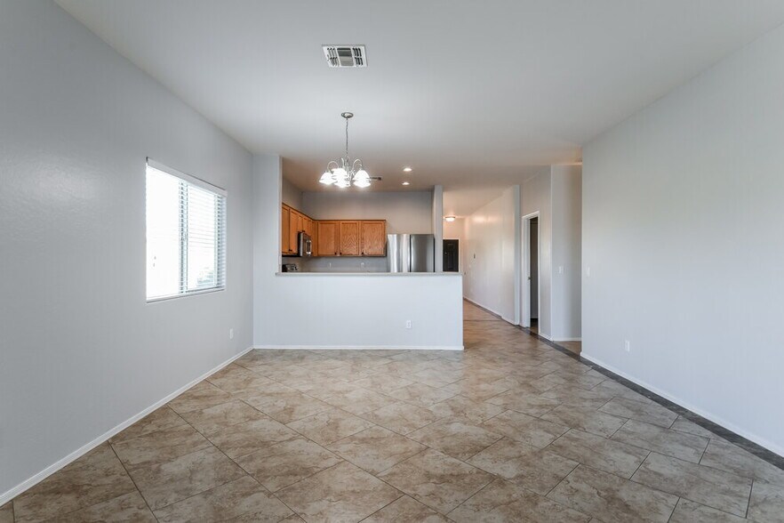 Building Photo - 3761 W Eastman Ct
