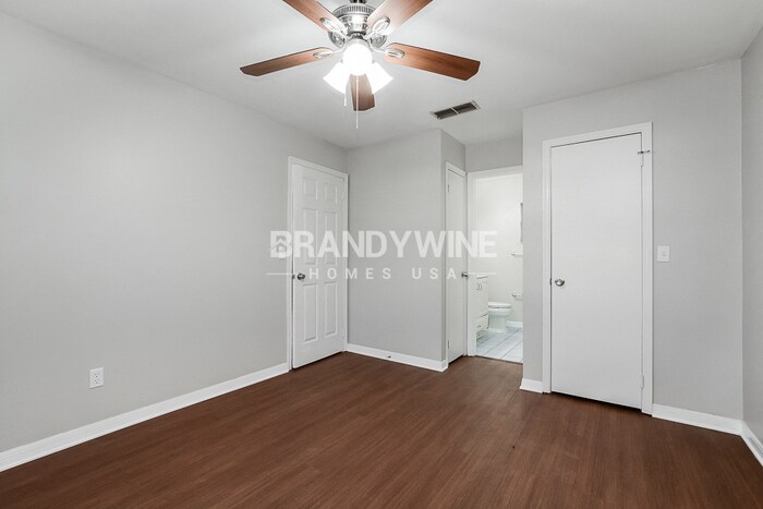 Building Photo - 215 Shore Rd