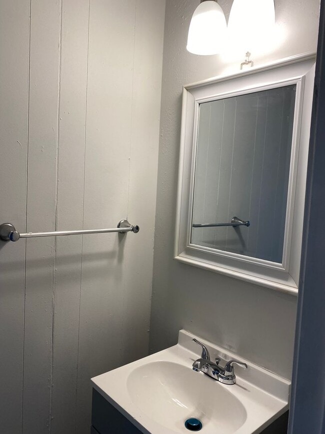 Building Photo - 145 Aster Cir