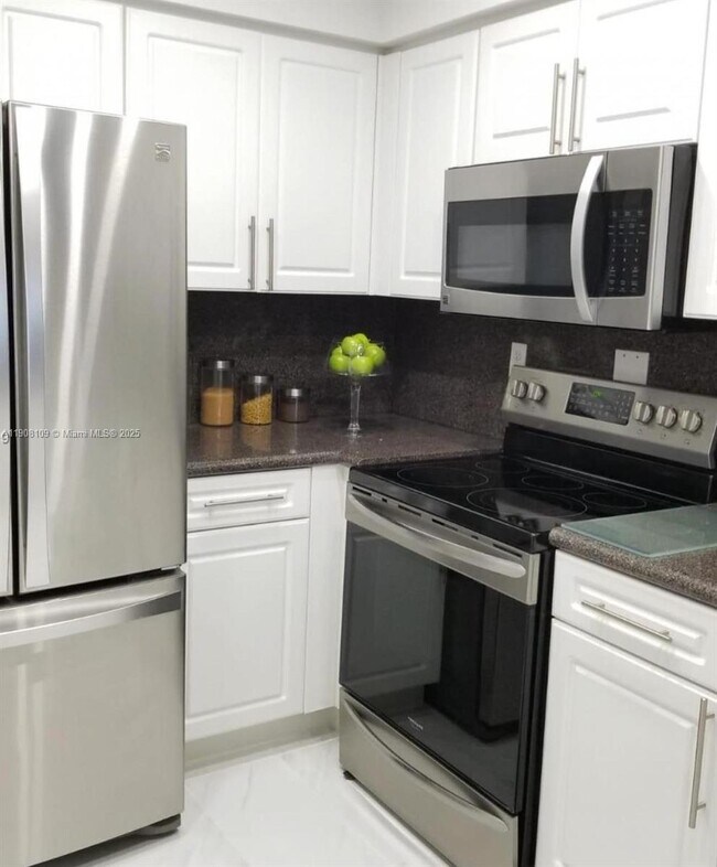 Building Photo - 2501 S Ocean Dr