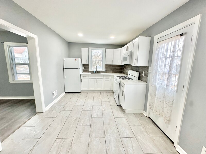 Building Photo - 338 Broad St